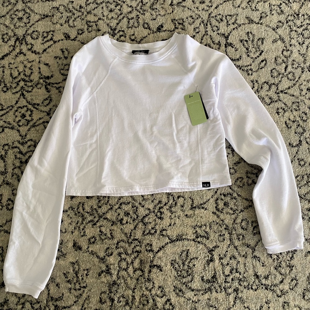 NUX cropped long sleeve pullover